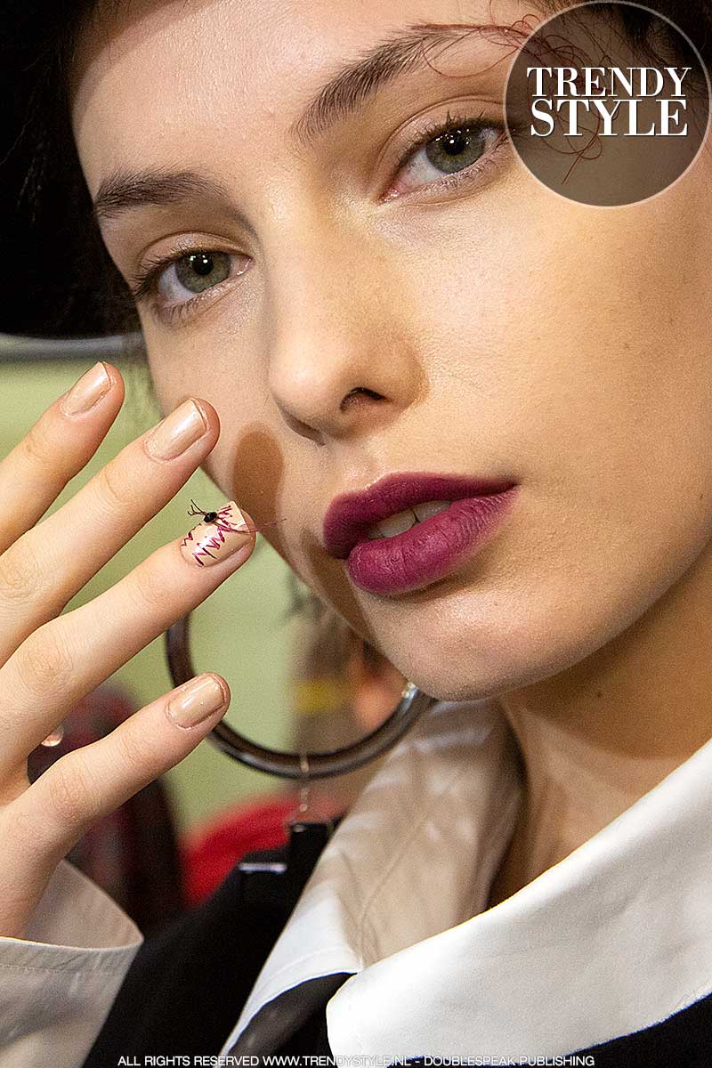 Nagellak trends winter 2020 2021. Trend alert: snoepkleurtjes en pastels