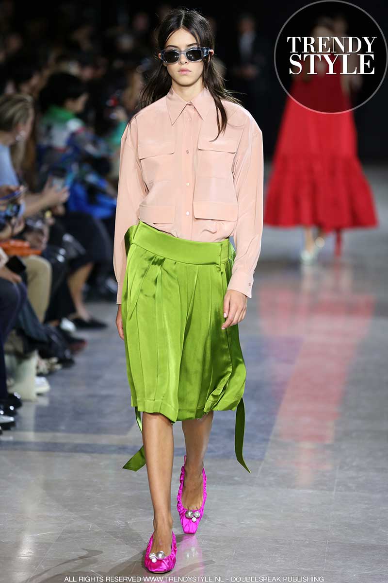 Modekleuren lente zomer 2020. Color blocking. Modeshow: Rochas. Foto: Mauro Pilotto