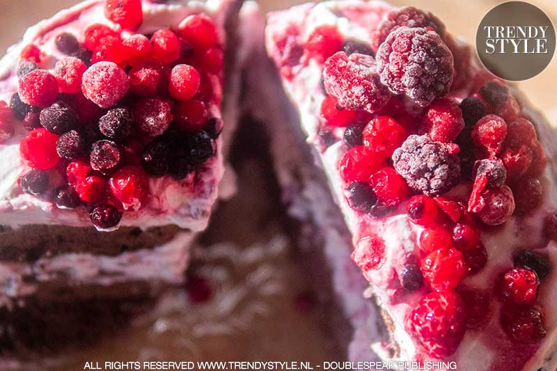 Naked cake met mascarponecrème en bosvruchten