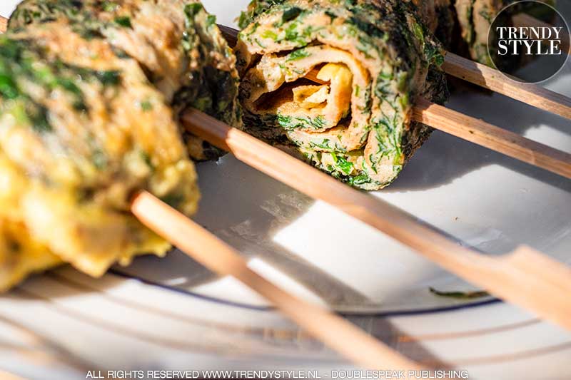 Lente recept. Omeletrolletjes met lentekruiden