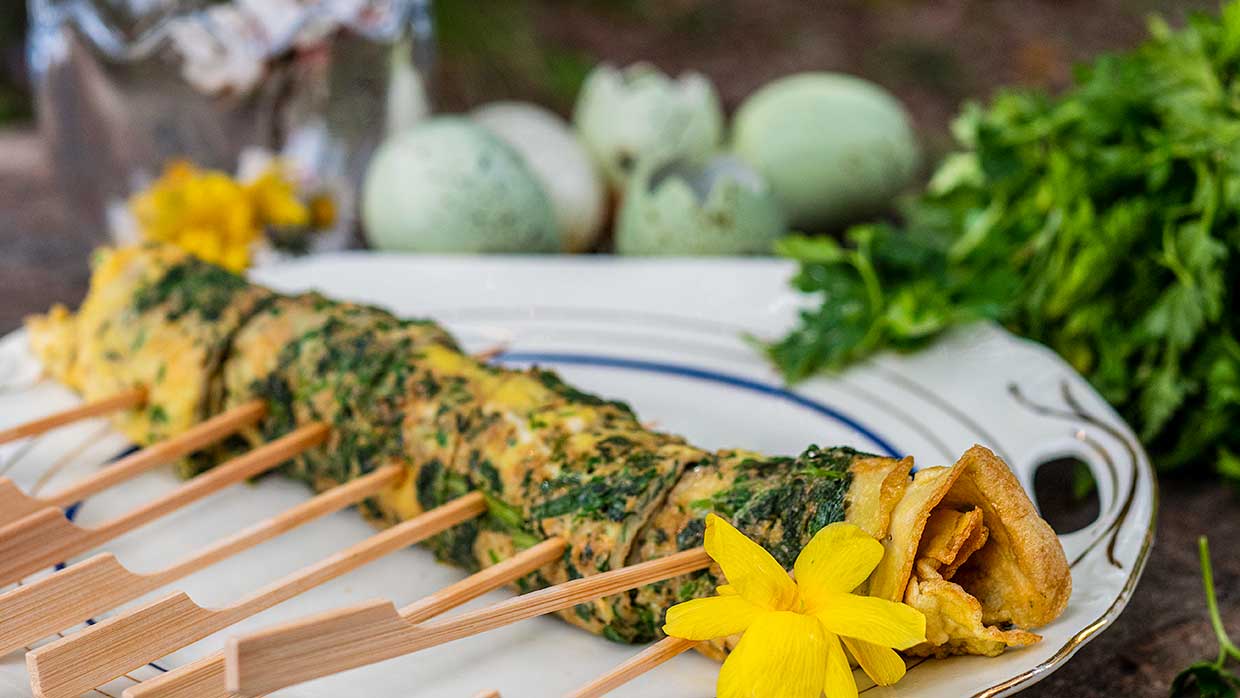 Lente recept. Omeletrolletjes met lentekruiden