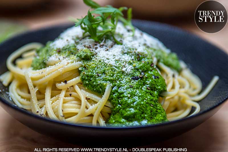 Spaghetti met huisgemaakte rucola pesto. Foto: Charlotte Mesman
