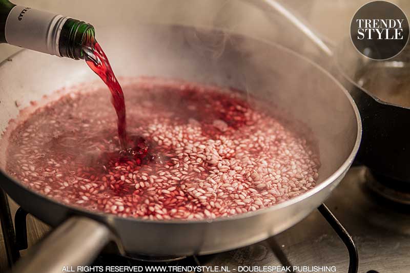 Valentijnsrecept. Risotto al Barolo. Risotto met rode wijn