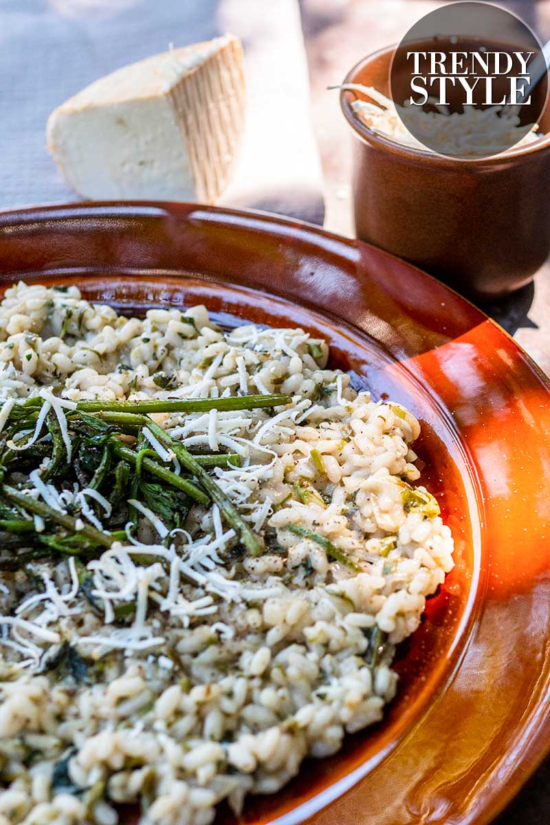 Risotto met hopscheuten en brandnetel. Foto: Charlotte Mesman