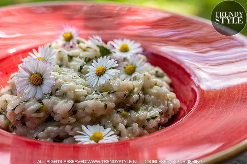 Risotto met madeliefjes. Foto: Charlotte Mesman