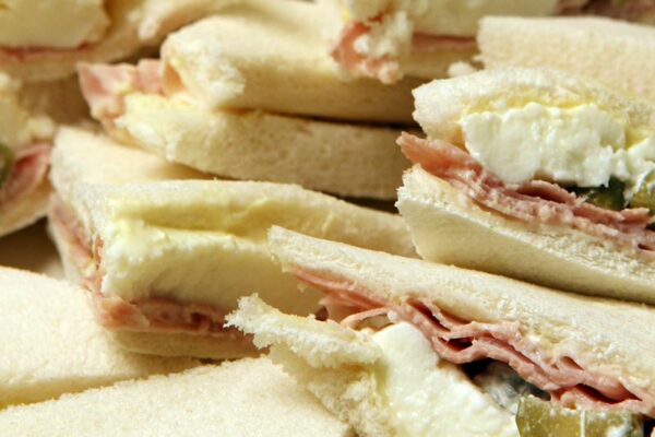 Italiaanse tramezzini. Mini sandwiches