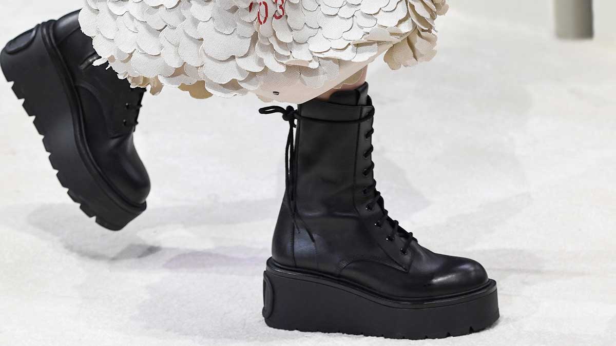 Observeer Groen Hoogte Schoenen trends herfst winter 2020. Combat boots