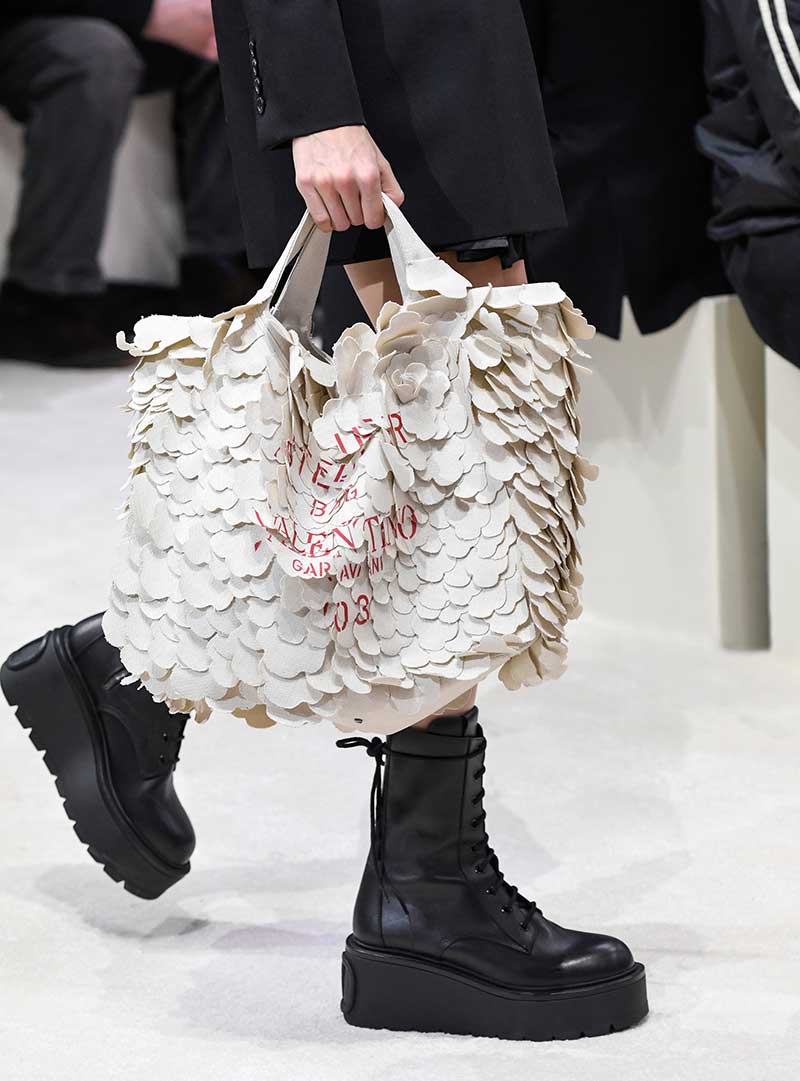 Schoenentrends winter 2020 2021. Photo: courtesy of Valentino