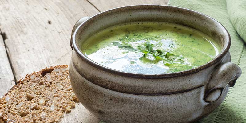 Soep van snijbiet en aardappels. Een detox recept