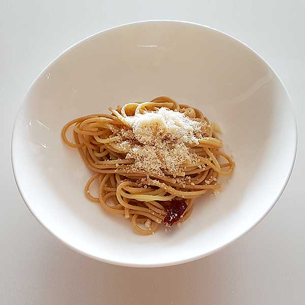 Spaghetti aglio olio e peperoncino