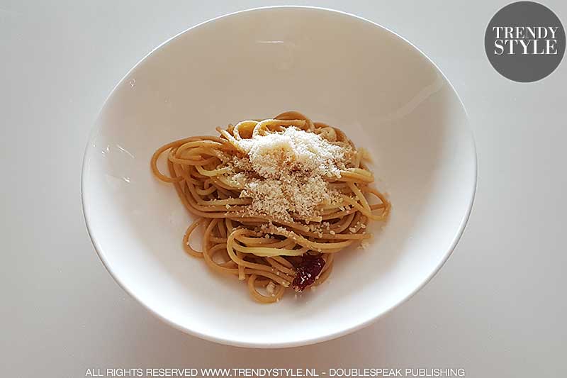 Spaghetti aglio olio e peperoncino