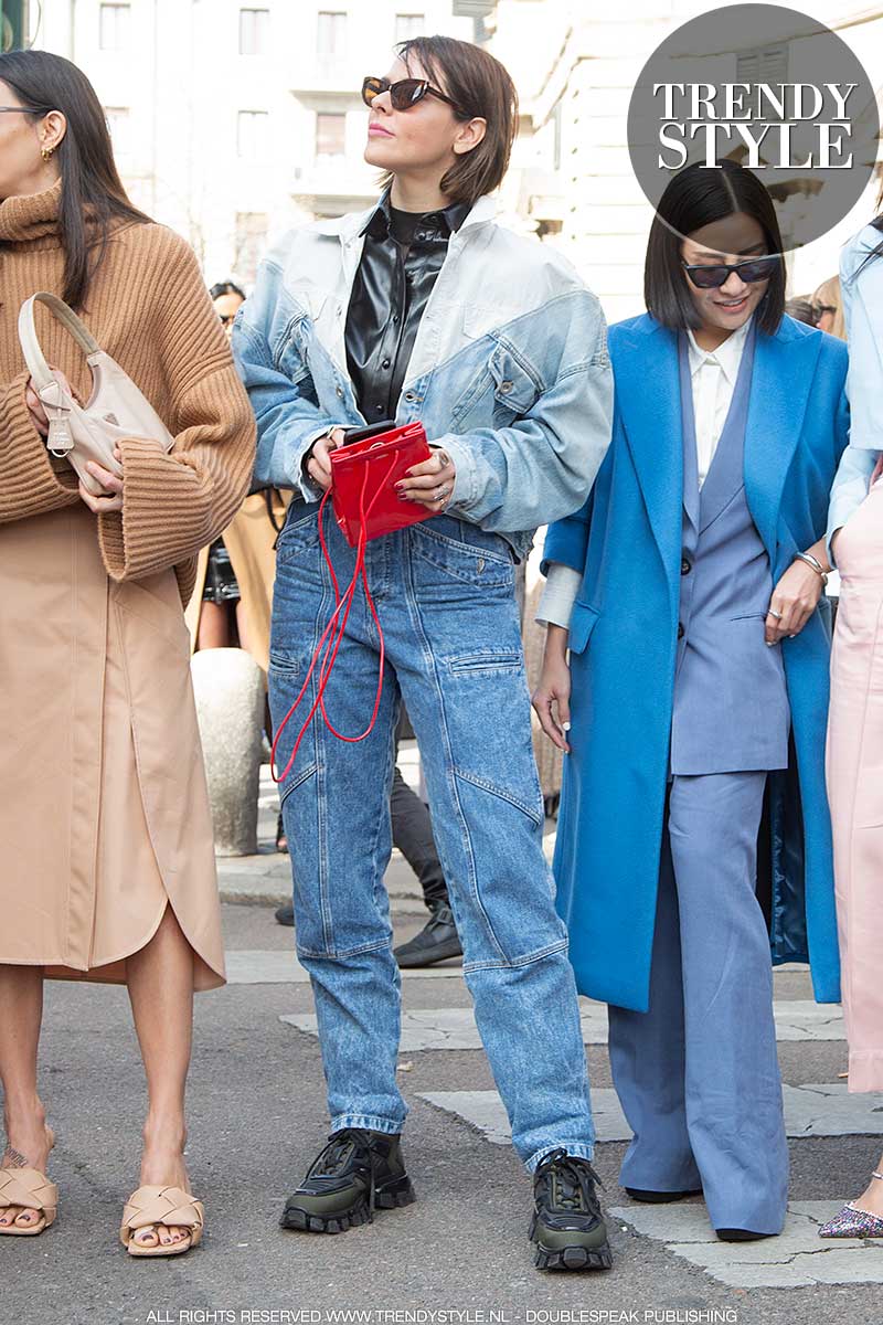 Streetstyle mode zomer 2020. Jaren '80 spijkerbroeken