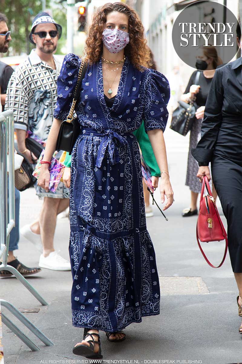 Streetstyle mode bij de Dolce & Gabbana zomer 2022 fashion show