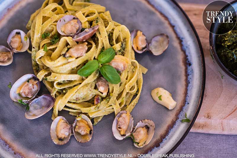 Kookrecept. Tagliatelle met vongole en pistachepesto