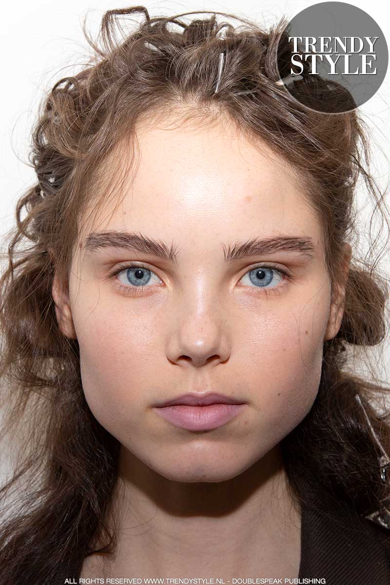 Make-up trends herfst winter 2020 2021. Mega-wenkbrauwen