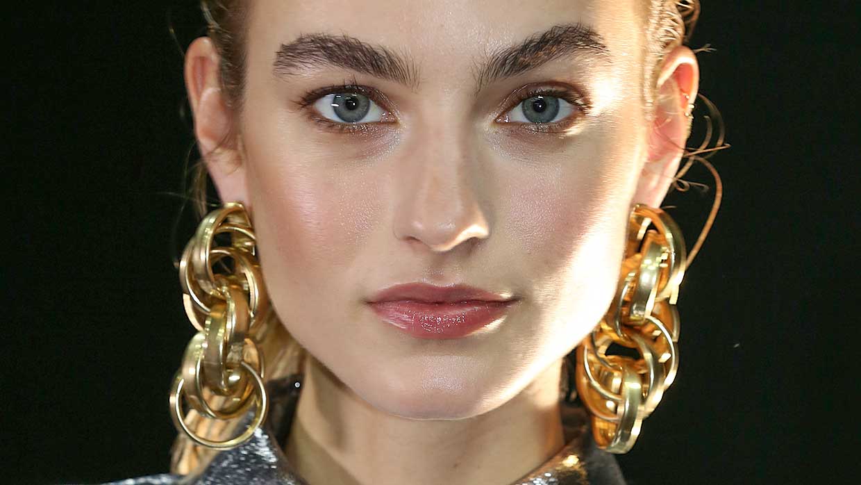 Make-up trends winter 2020 2021. Statement wenkbrauwen maken je look