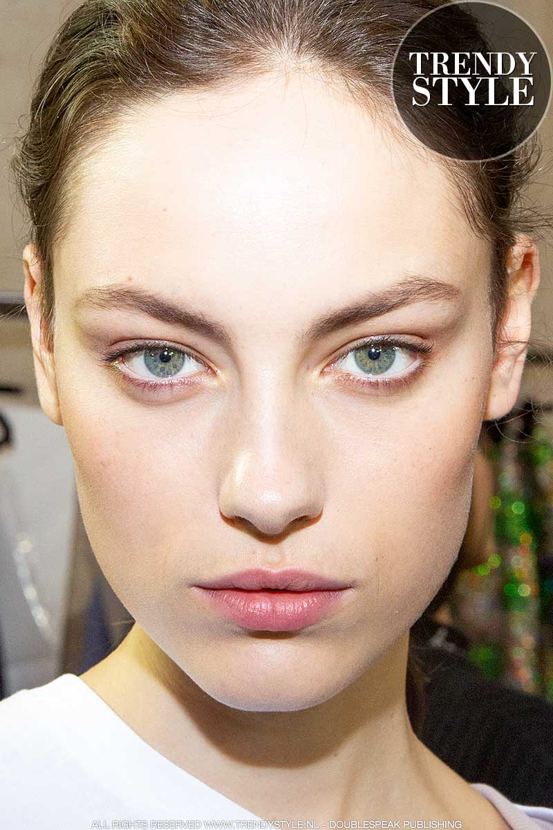 Make-up trends herfst winter 2020 2021. 7 Wenkbrauwtips