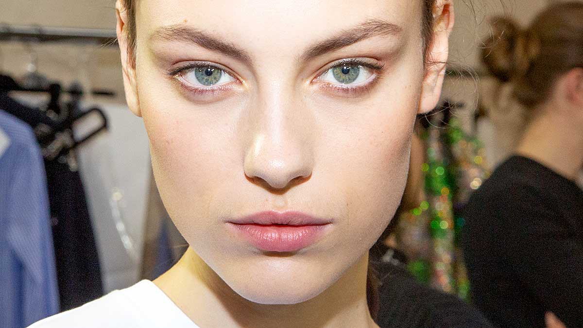 Make-up trends herfst winter 2020 2021. 7 Wenkbrauwtips