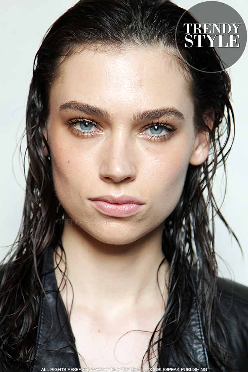 Wet look hair