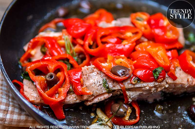 Zalm met taggiasche olijven en rode puntpaprika